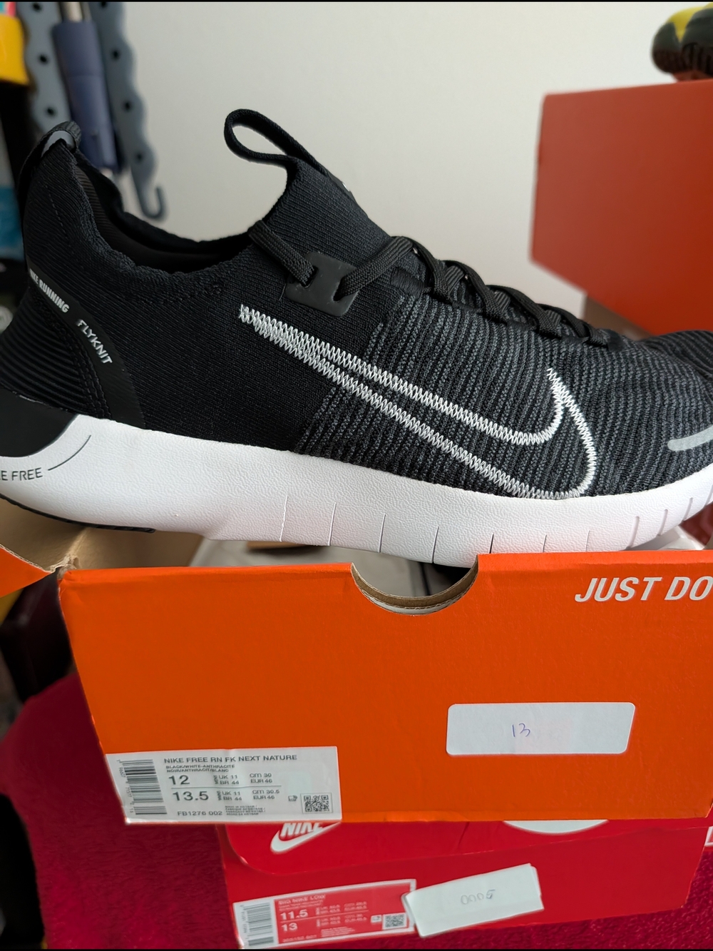 Nike Men’s Black/White Flyknit Athletic Sneakers